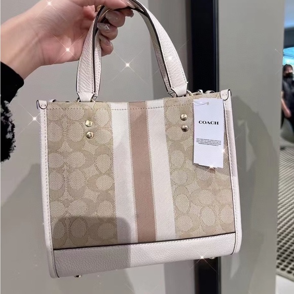 Coach C8417 Dempsey Tote 22 In Signature Jacquard With Stripe And Coach Patch In - Picture 2 of 11